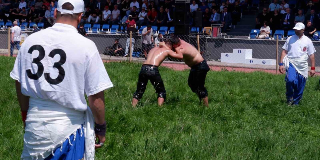 Üniversiteli pehlivanlar, Edirne’de çayıra çıktı