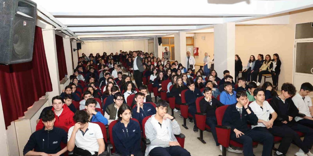 Liseliler, ‘Yaşayan geçmişi ile’ Bursa’yı tanıyor