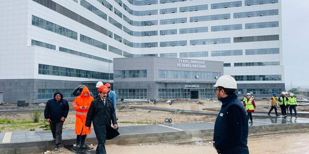 Rektör Ahmet Tekin, Şehir Hastanesini inceledi