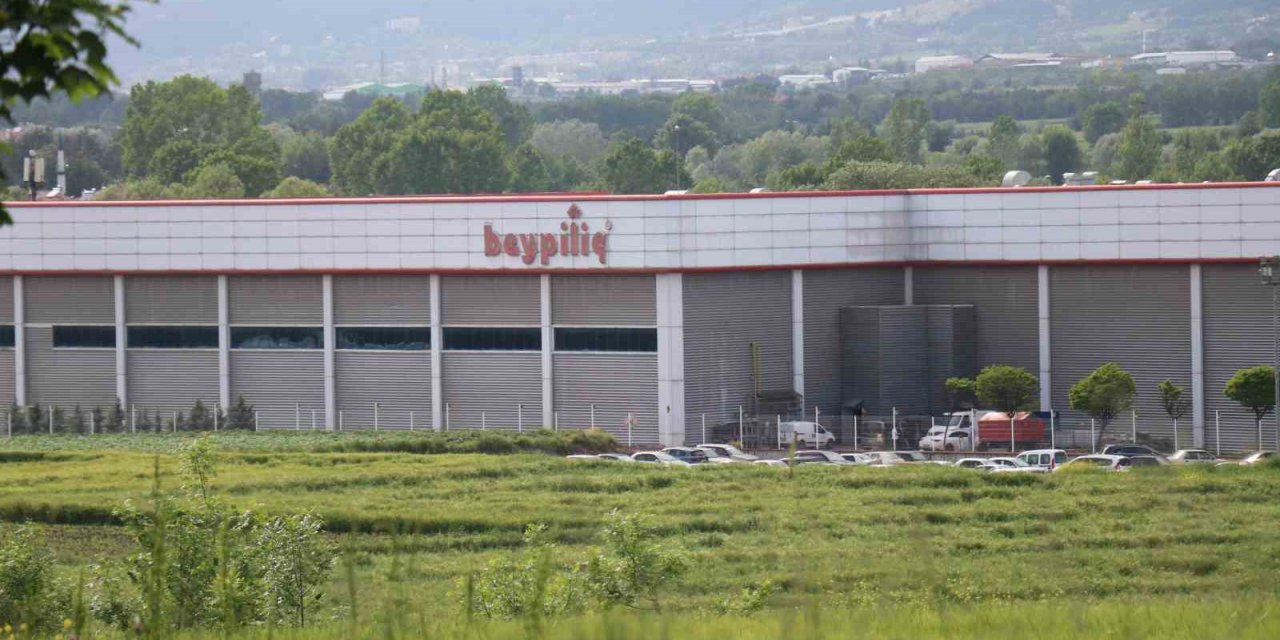 Beypiliç fabrikasında feci kaza: Banda sıkışan işçi hayatını kaybetti