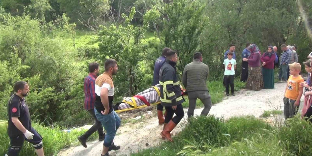 Çöp atmak isterken dereye düşen kadını itfaiye ekipleri kurtardı