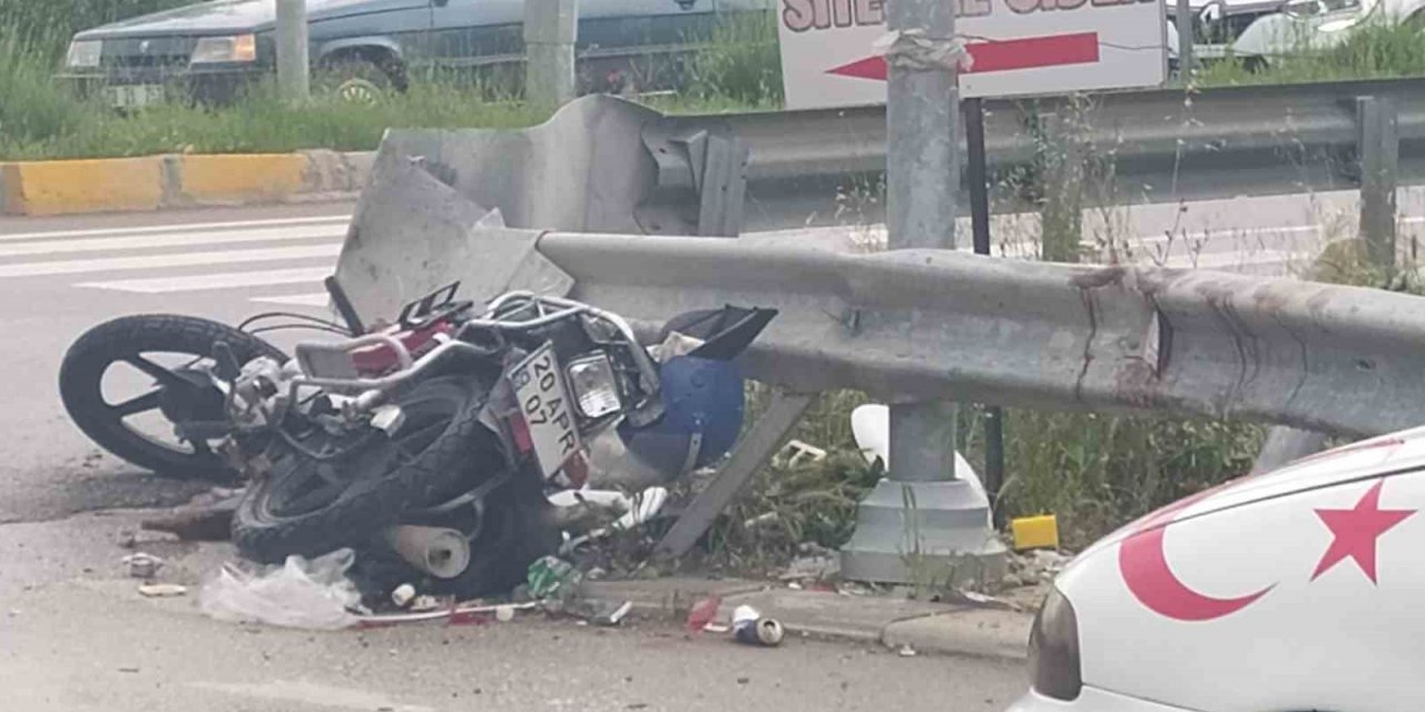 Otomobille çarpışan 70 yaşındaki motosiklet sürücüsü hayatını kaybetti