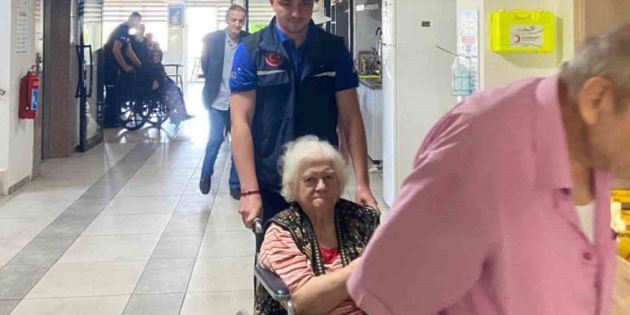 Huzurevi sakinlerine afet farkındalık eğitimi verildi