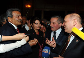 Genç-Kuzu arasında yumurta atışması!