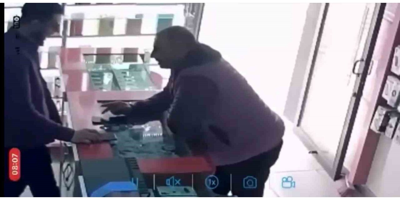 Kendisini dolandıran müşteriye seslendi: “Bu işlerle uğraşma birine toslarsın”