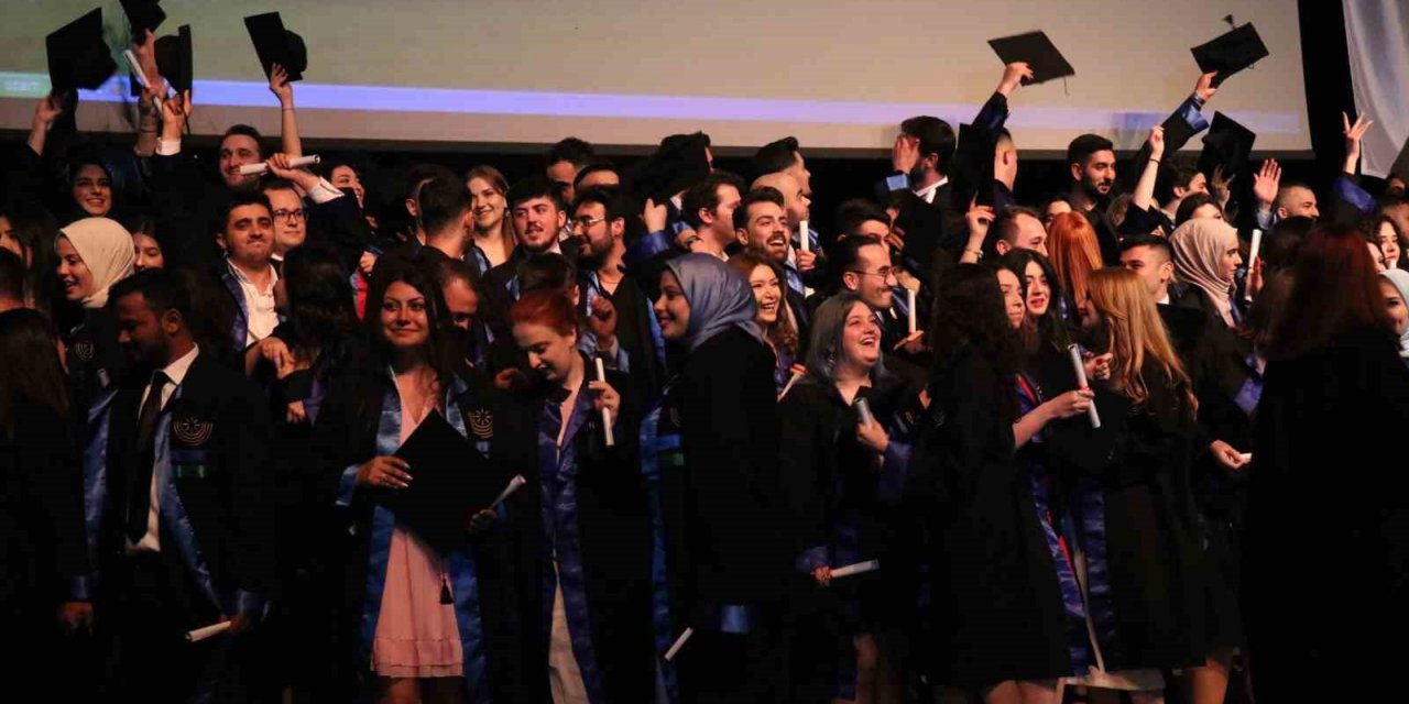 Geleceğin iletişimcileri mezun oldu