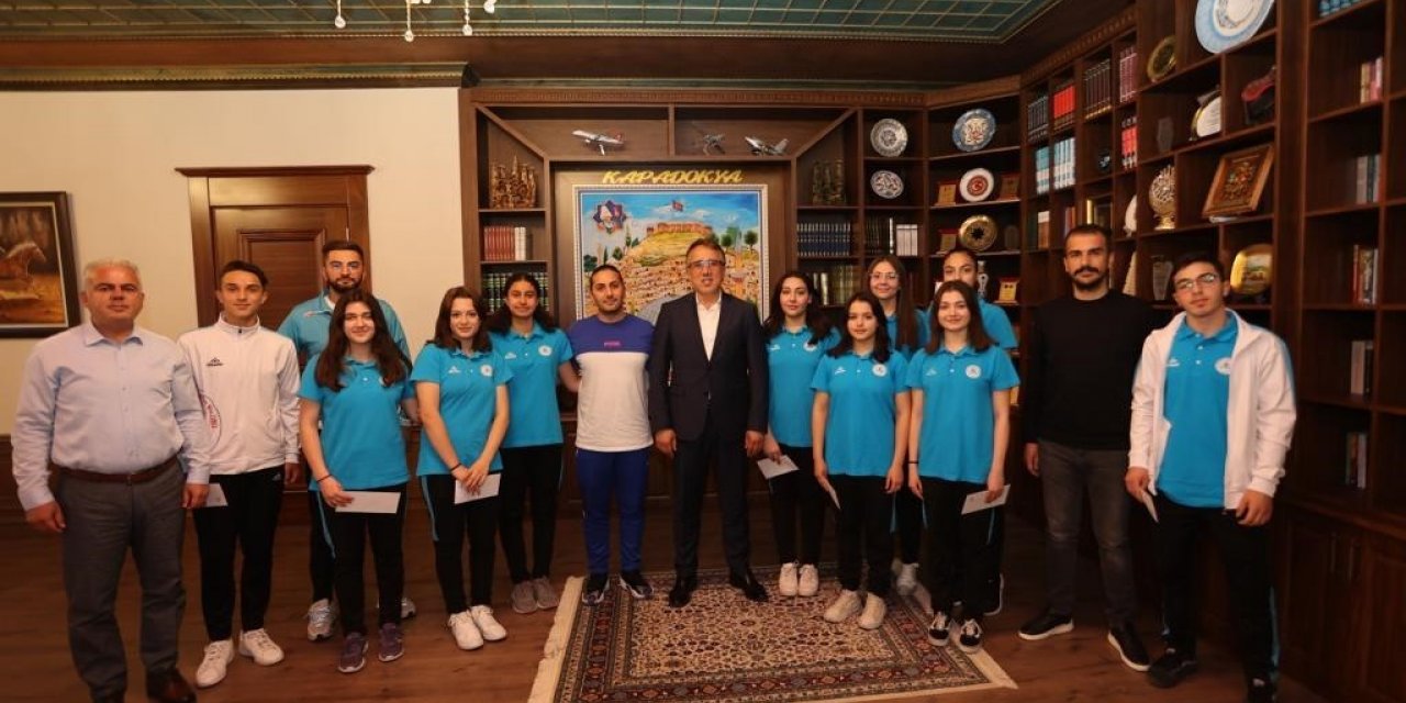 Başarılı Genç Sporcular ödüllendirildi