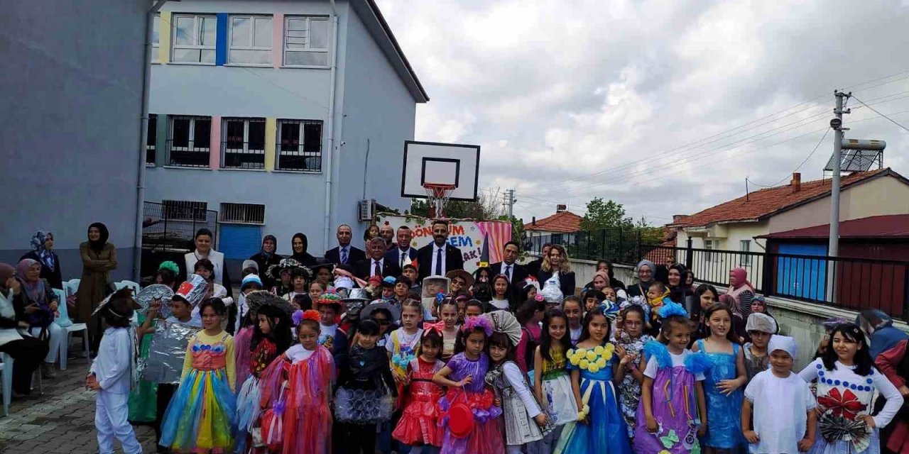 Altıntaş’ta "Geri Dönüşüm Muhteşem Olacak" isimli defile