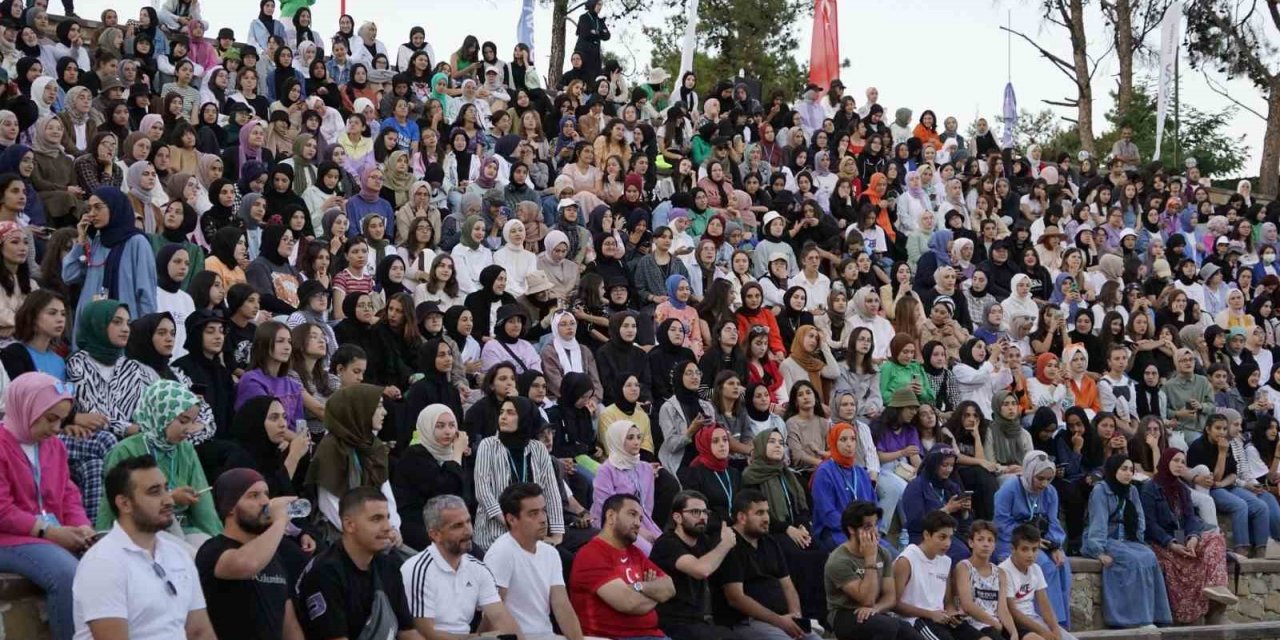 Eskişehir TÜGVA gençleri doğa kampında buluşturuyor