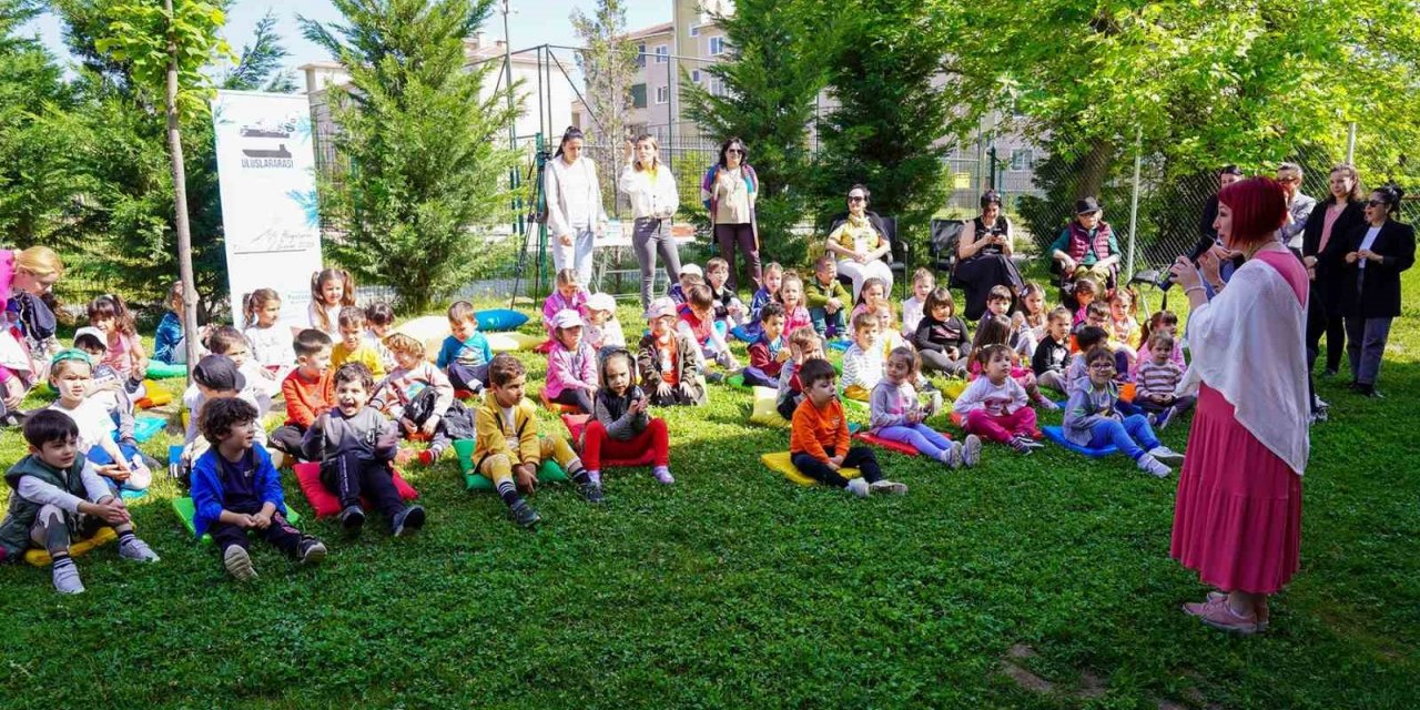 Çocuklar şair Elem Erk ile buluştu