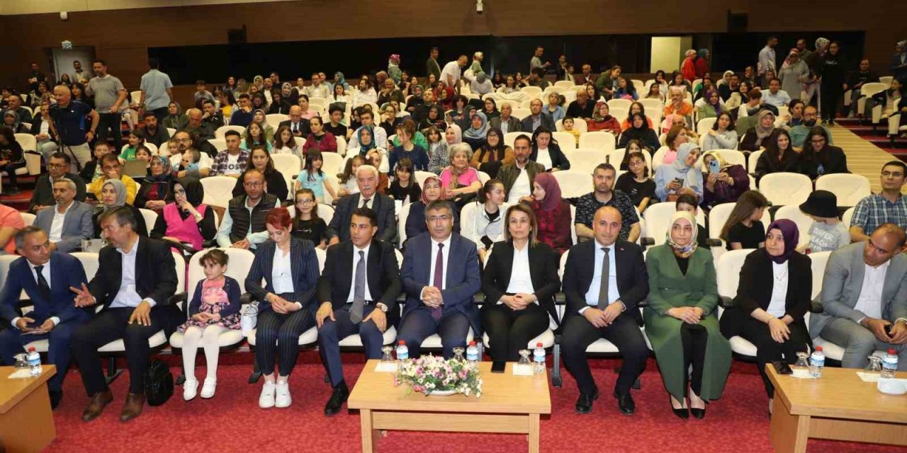 NEVÜ’de yıl sonu sergisi ve konser programı düzenlendi