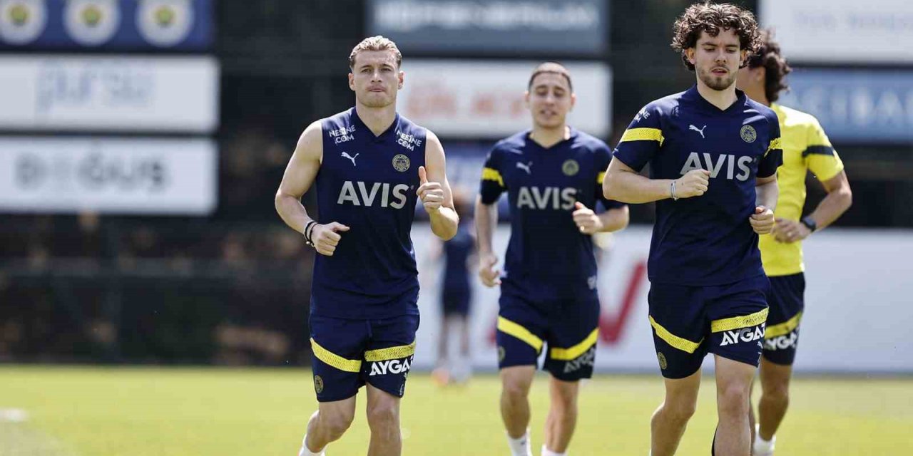 Fenerbahçe’de derbi hazırlıkları devam ediyor