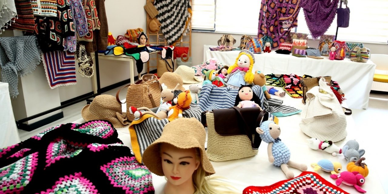 Olgun gençler el emeği eserlerini sergiledi