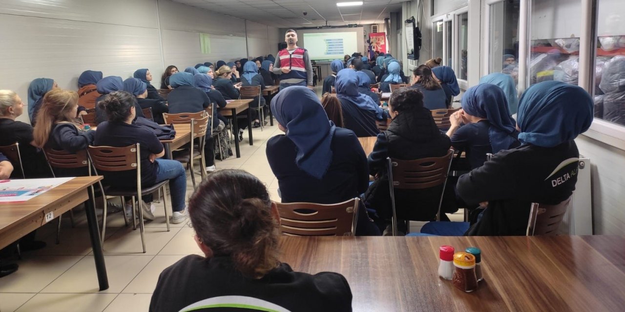 Jandarma’dan annelere UYUMA eğitimi