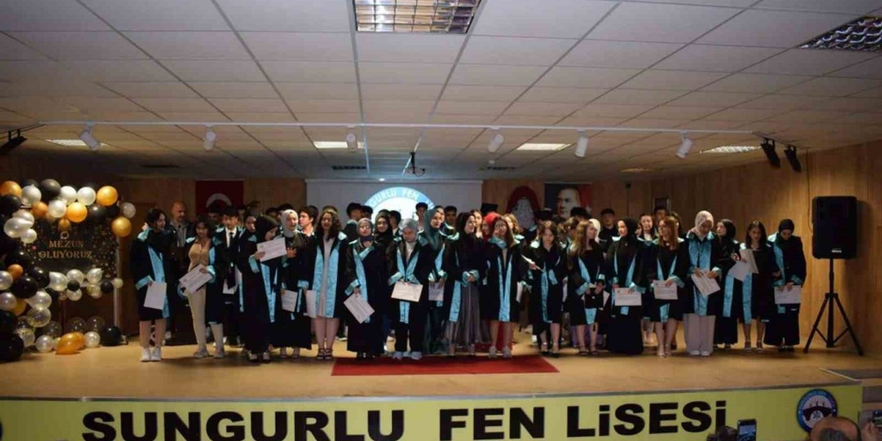 Sungurlu fen lisesinde mezuniyet sevinci