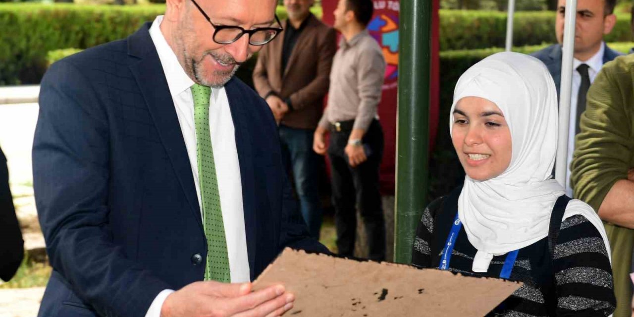 TÖMER ve GSF öğrencileri sanat günlerinde bir araya geldi