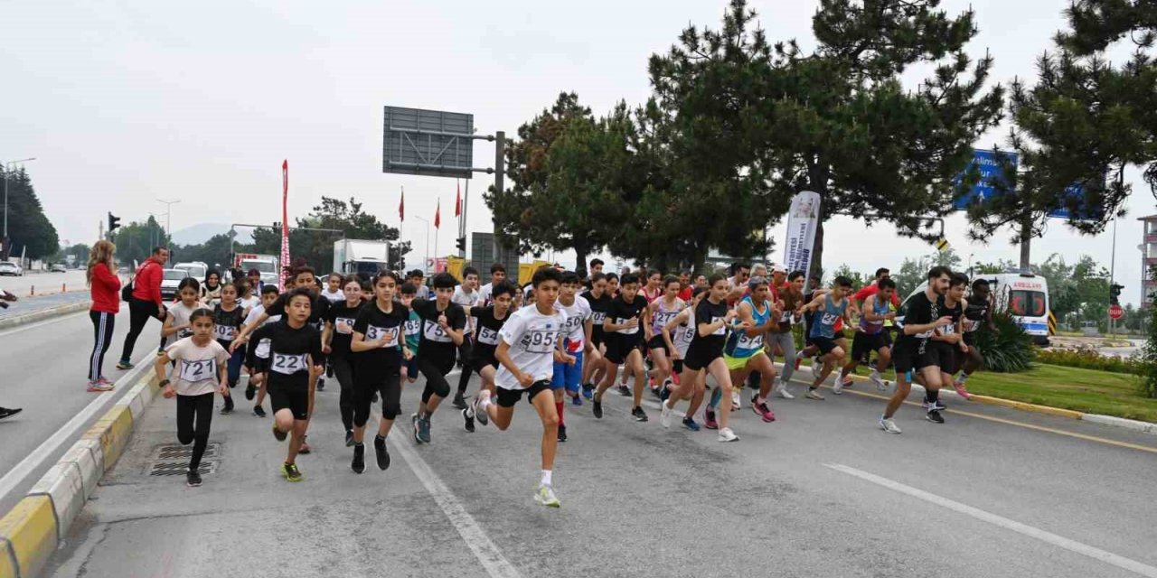 5 kilometrelik Gül koşusunda kıyasıya mücadele