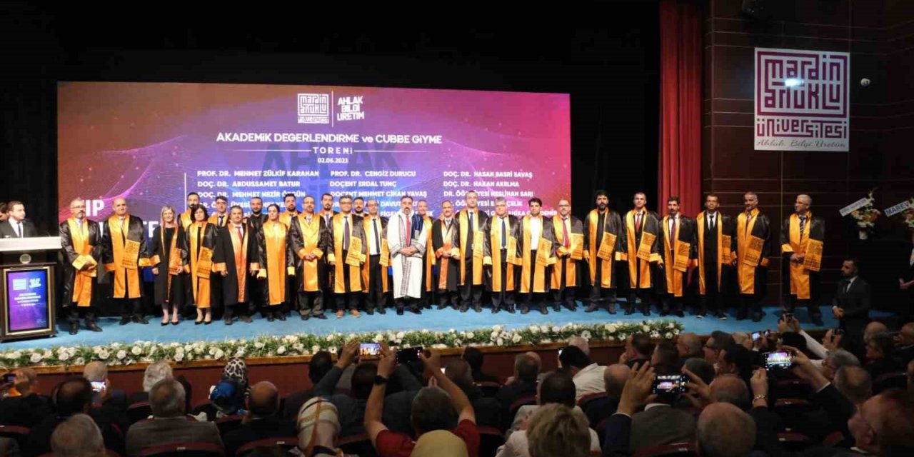 Mardin Artuklu Üniversitesi’nde cübbe giyme töreni