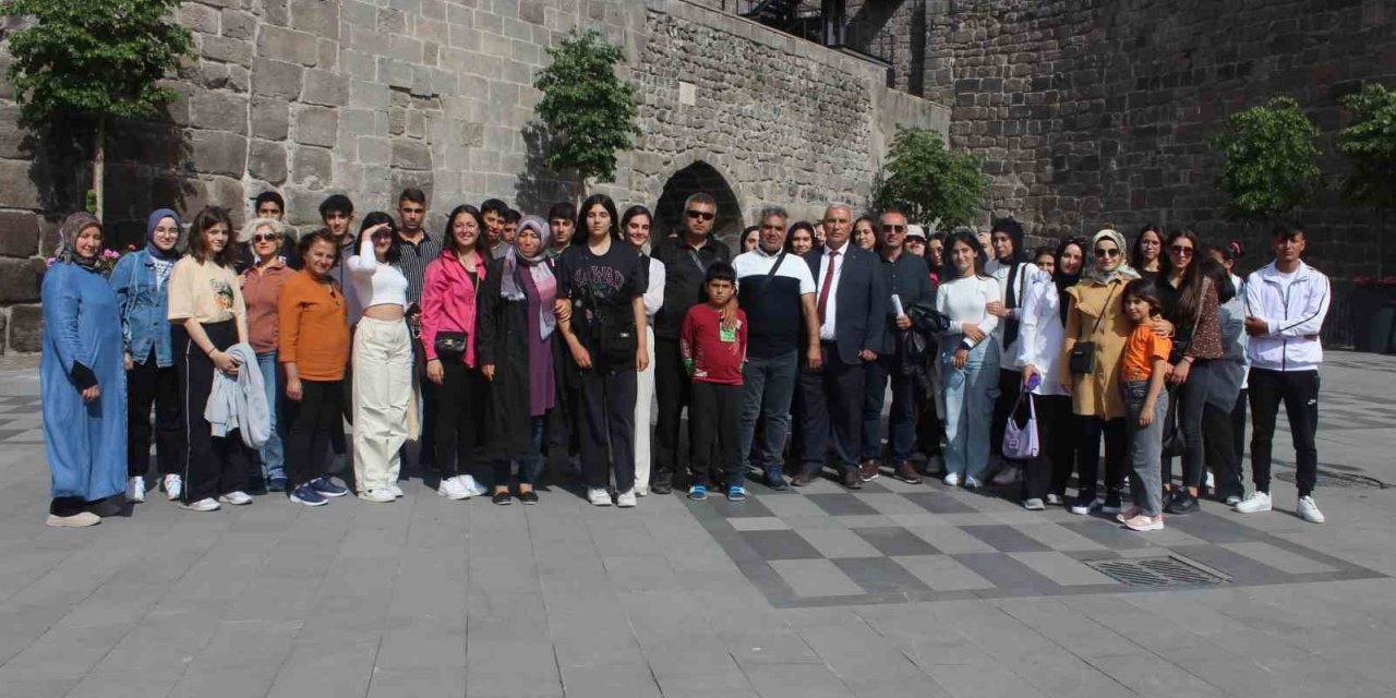 Depremzede öğrenciler Kayseri’yi gezdi