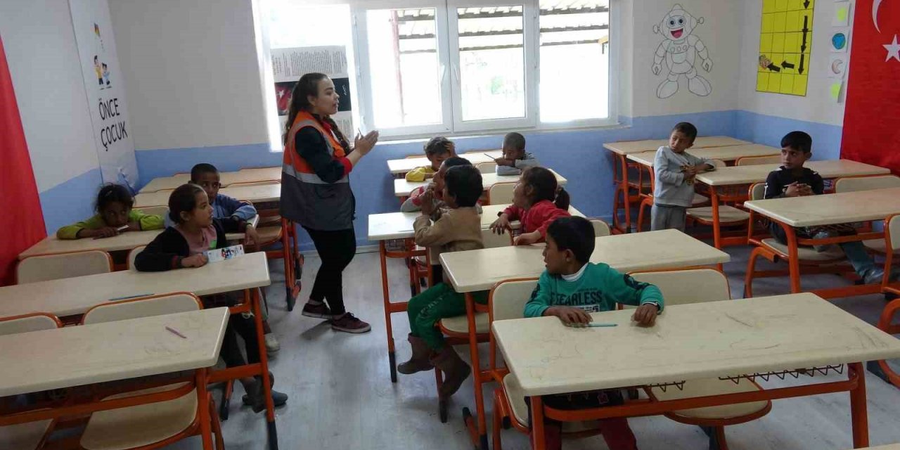 Mevsimlik tarım işçilerinin çocukları köy yaşam merkezlerinde eğitim alıyor