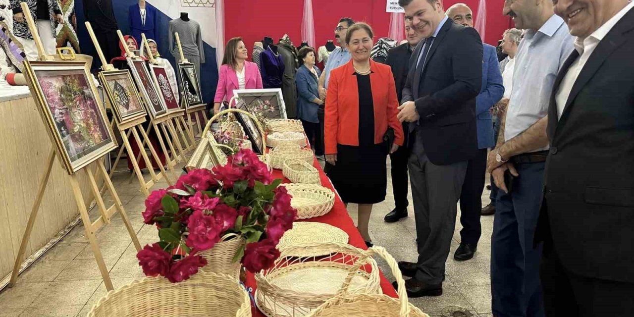 Simav’da göz kamaştıran sergisi