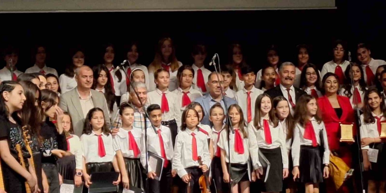 Seslendirdikleri Türk Halk Müziği eserleri ile kulakların pasını sildiler