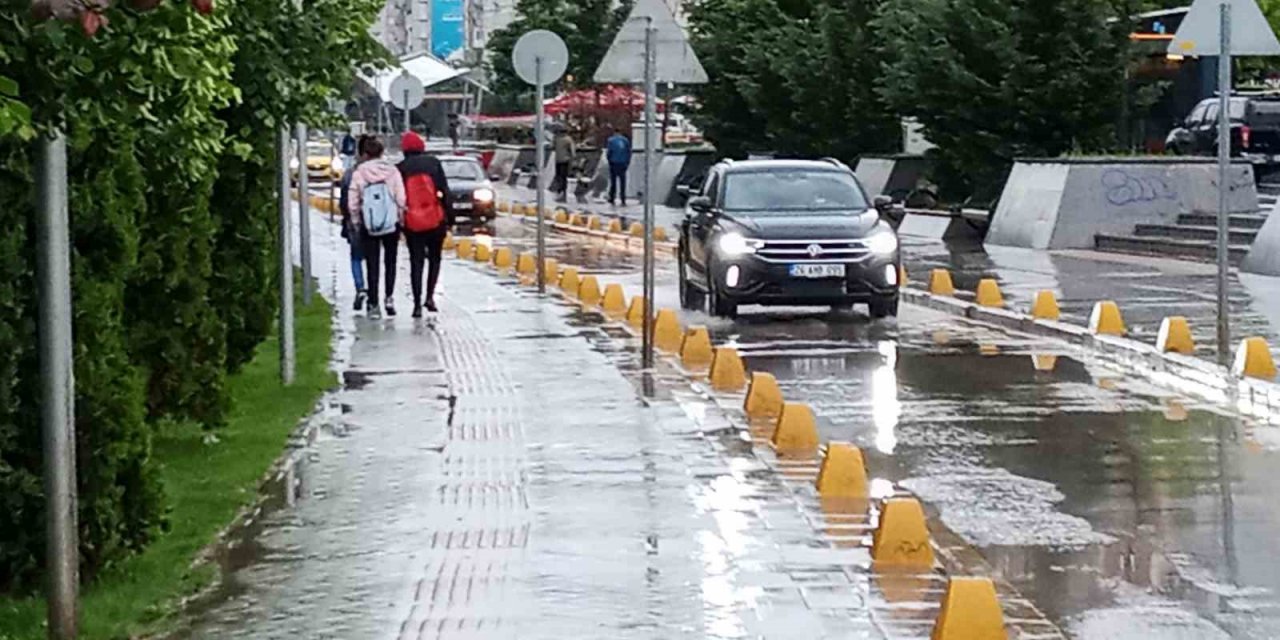 Eskişehir güne yağmurlu başladı