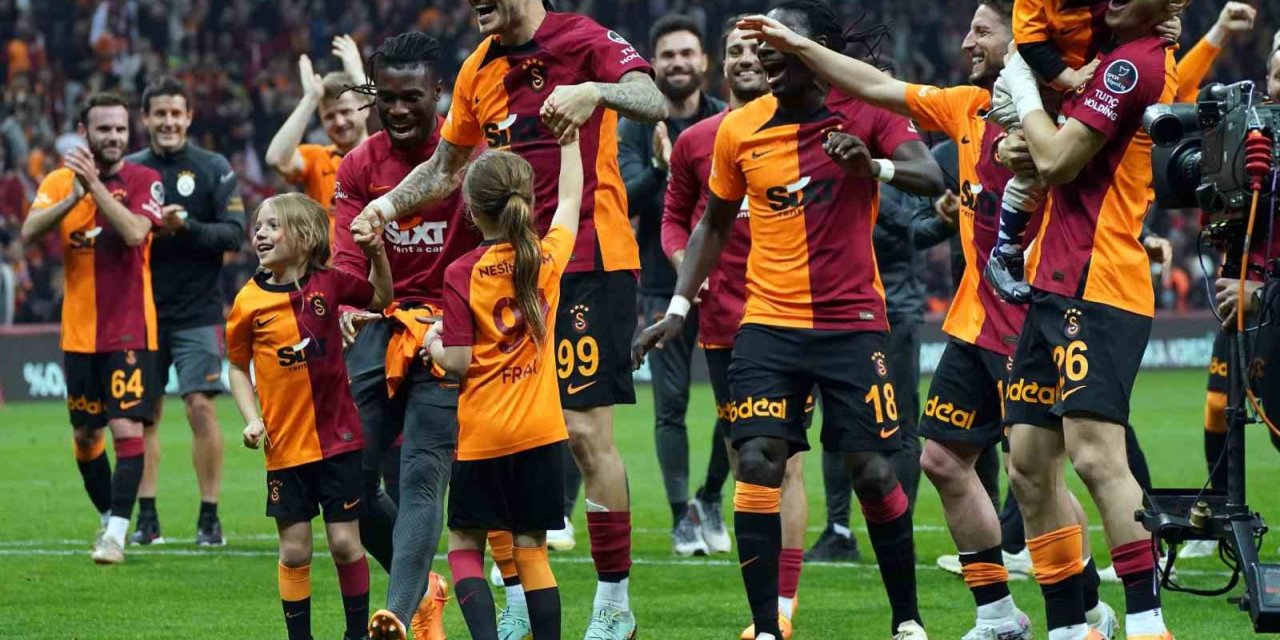 Galatasaray’da hedef şampiyonluğu derbi galibiyetiyle kutlamak