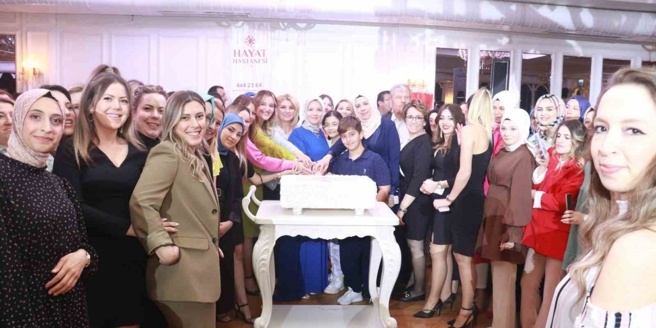 Hayat Hastanesi çalışanları 45.yıl yemeğinde buluştu