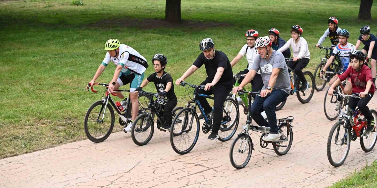 Büyükşehir Belediye Başkanı Aktaş pedal çevirdi