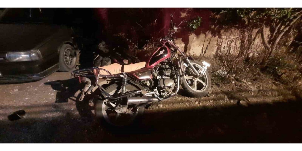 Bilecik’te 2 motosiklet kafa kafaya çarpıştı, 3 kişi yaralandı