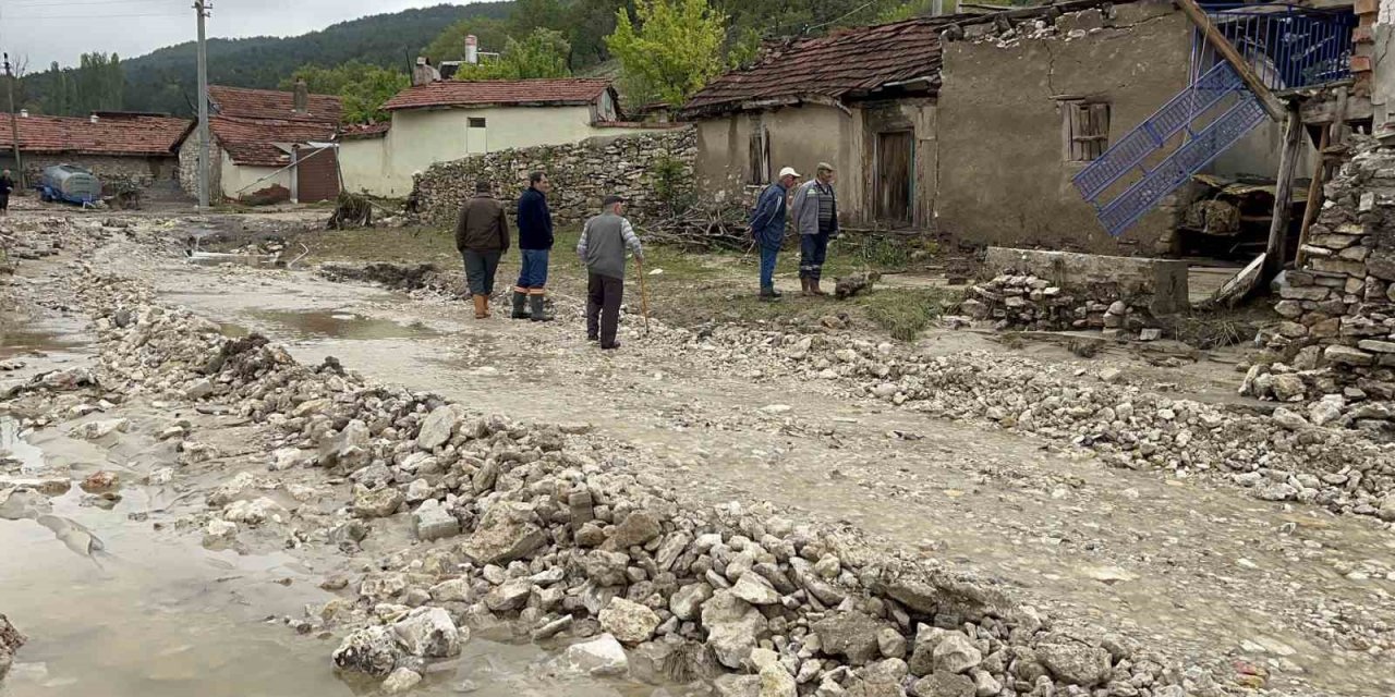 Selin vurduğun Seyitgazi’de yaralar sarılıyor