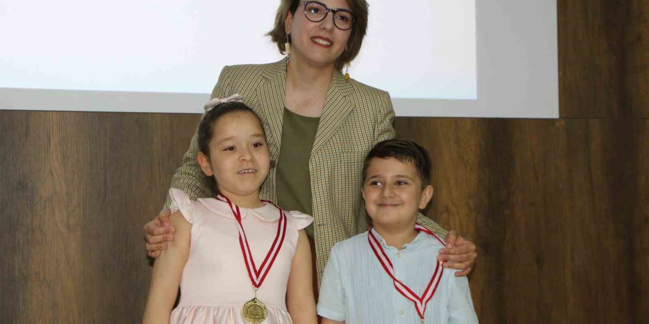 Elazığ’da Zeka ve Yetenek Okulu öğrencileri başarılarıyla ödüllendirildi