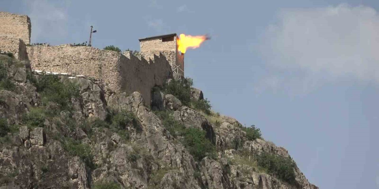 Amasya’da Cumhurbaşkanı Erdoğan için kaleden top atışları yapıldı