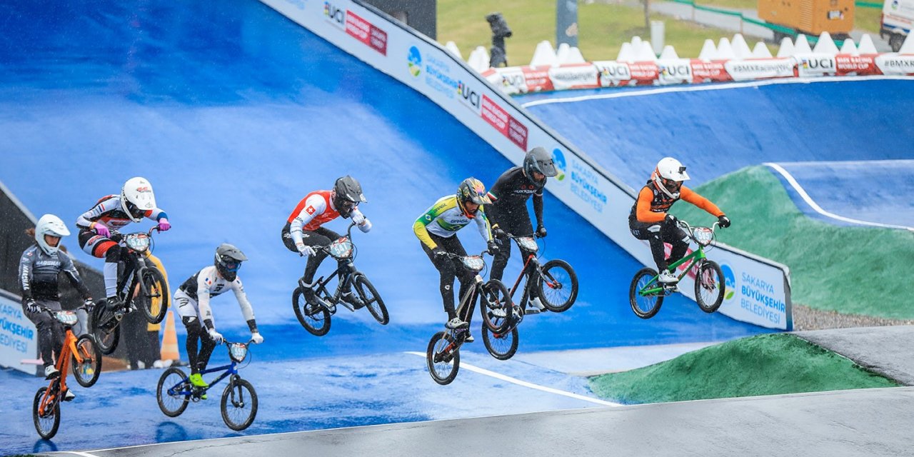 Ayçiçeği Bisiklet Vadisi’nde heyecan zirve yaptı: Dünya Kupası yarışlarının ilk günü tamamlandı
