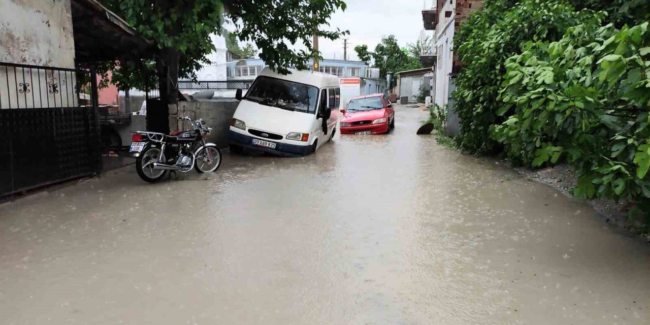 Denizli sel hayatı felç etti