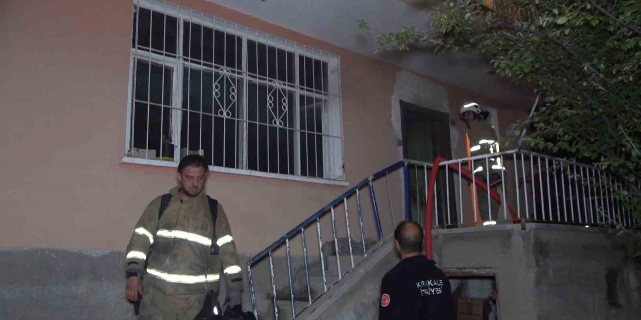 Kırıkkale’de 2 katlı evde yangın paniği