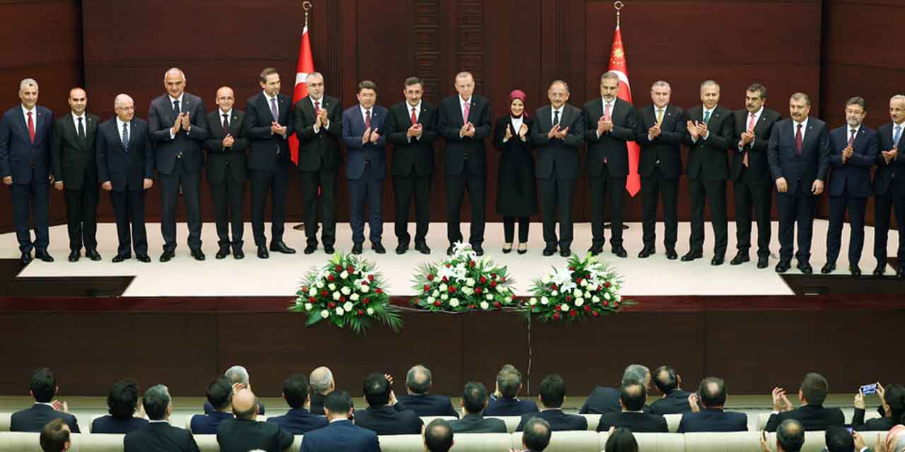 Eski Bakanlardan yeni kabine için tebrik paylaşımları