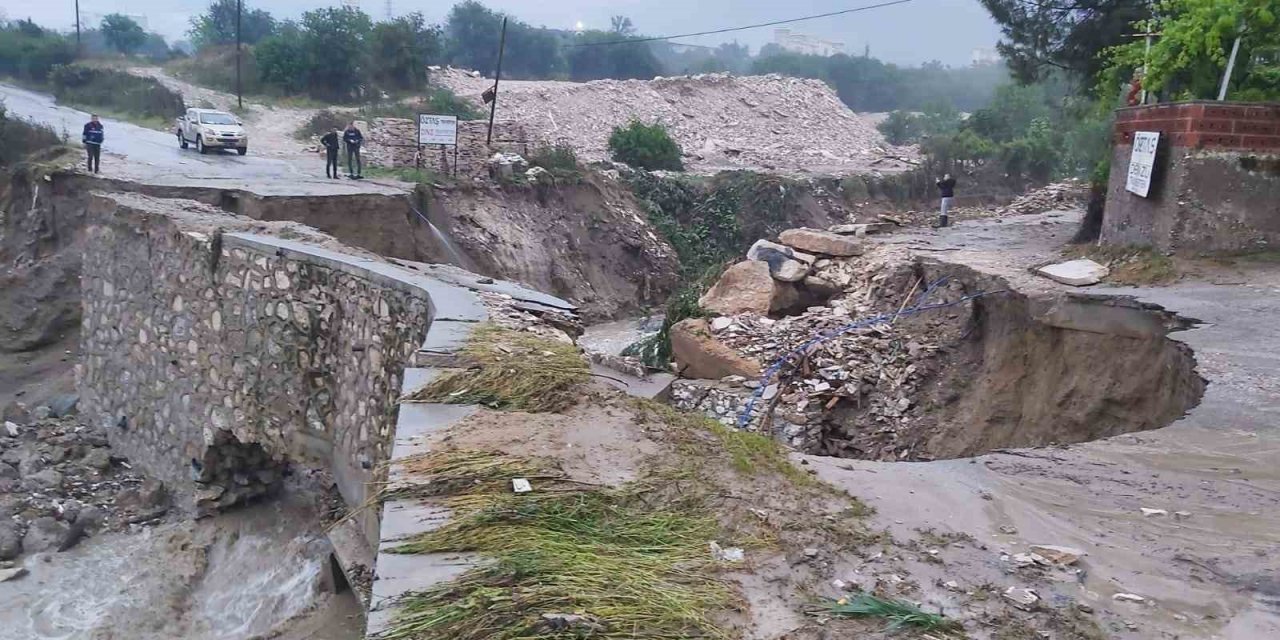 Selin ikinci defa çökerttiği yolda facia ucuz atlatıldı