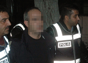 Çenesindeki yara bandından yakalandı