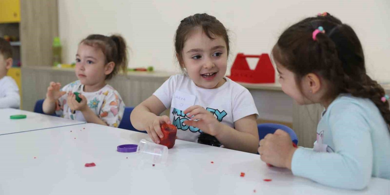 Büyükşehir Güzeloba kreşinde eğitim başladı