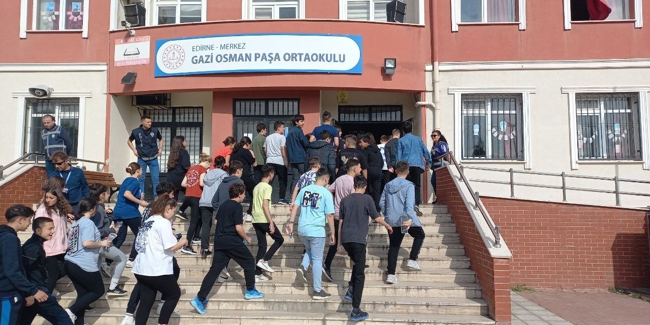 Edirne’de LGS sınavına girecek öğrenci: “Hocam ben kimliğimi almayı unuttum”