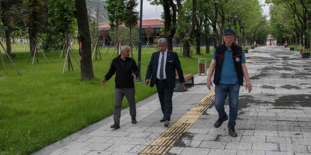 Şiddetli yağış sonrası saha temizlik çalışmalarını yerinde inceledi