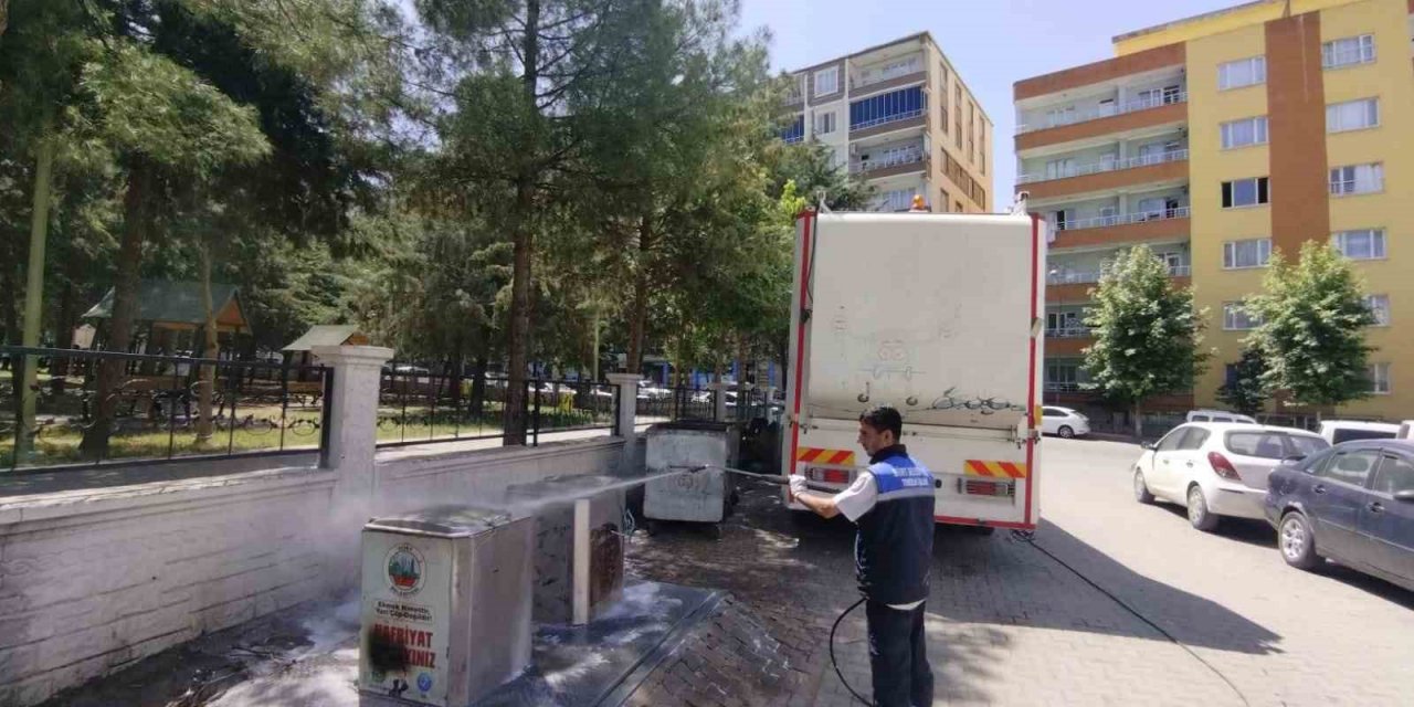 Siirt’te çöp konteynerleri dezenfekte ediliyor