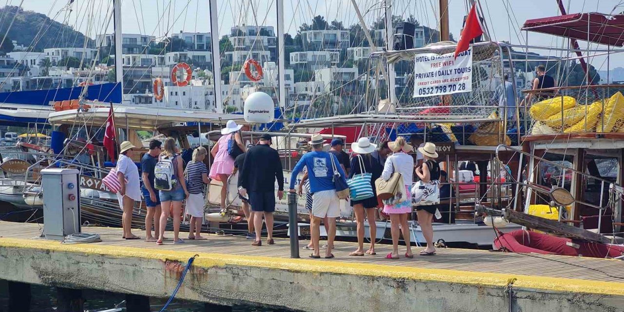 Tekne turlarında hareketlilik başladı
