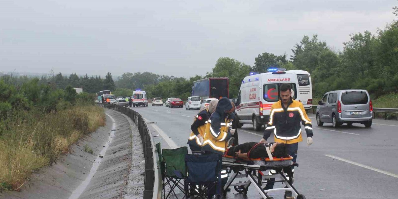 Düzce TEM Otoyolu savaş alanına döndü: 10 araç kazaya karıştı