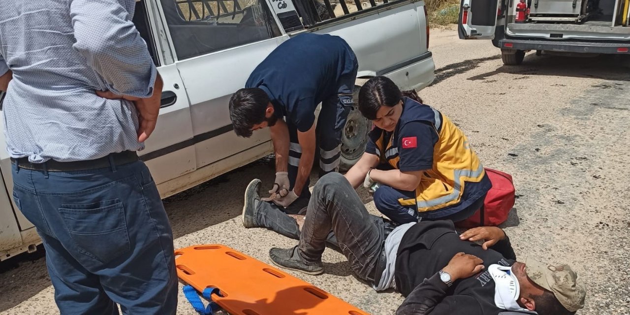 Adıyaman’da iki araç kafa kafaya çarpıştı: 2 yaralı