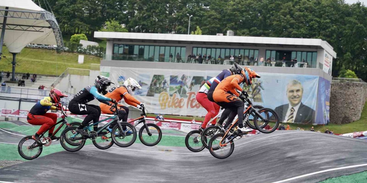 BMX World Cup heyecanı devam ediyor: Dünyanın en iyileri vadide pedal çeviriyor