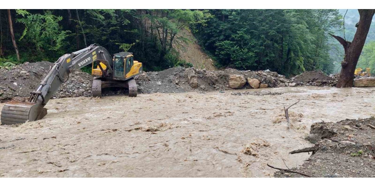 Düzce İl Özel İdaresi ekipleri sele karşı teyakkuzda