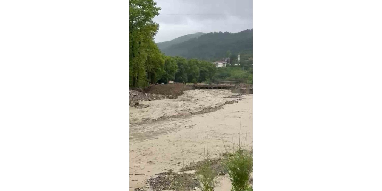 Türkeli’de köprü ulaşıma kapatıldı